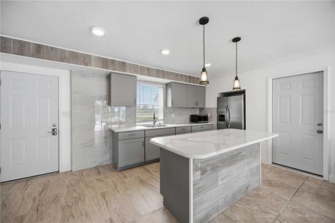 Casa en venta en Port Charlotte, Florida, 4 dormitorios, 174.19 m2 № 2226139 - foto 2