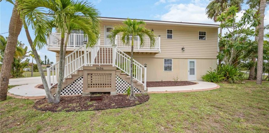 Casa en Port Charlotte, Florida 4 dormitorios, 174.19 m2 № 2226139