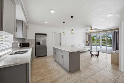 Casa en venta en Port Charlotte, Florida, 4 dormitorios, 174.19 m2 № 2226139 - foto 4
