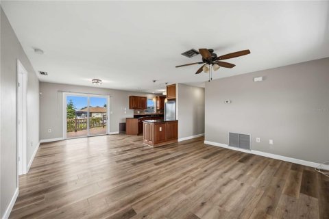 Casa en venta en Port Charlotte, Florida, 4 dormitorios, 174.19 m2 № 2226139 - foto 17