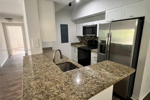 Condo à Pembroke Pines, Floride, 3 chambres  № 2390005