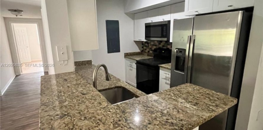 Condo à Pembroke Pines, Floride, 3 chambres № 2390005