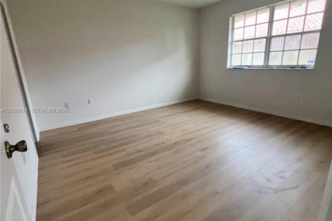 Copropriété à louer à Pembroke Pines, Floride: 3 chambres, 123.56 m2 № 2390005 - photo 10