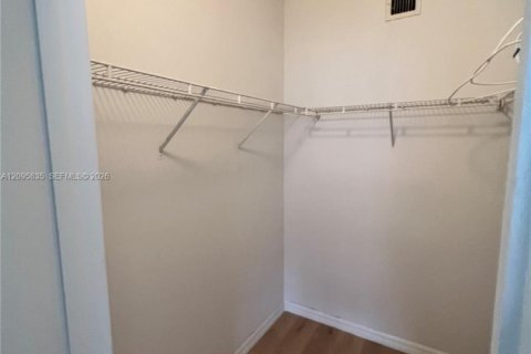 Copropriété à louer à Pembroke Pines, Floride: 3 chambres, 123.56 m2 № 2390005 - photo 12
