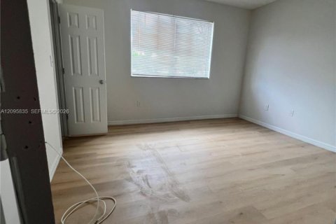 Copropriété à louer à Pembroke Pines, Floride: 3 chambres, 123.56 m2 № 2390005 - photo 3