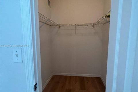 Copropriété à louer à Pembroke Pines, Floride: 3 chambres, 123.56 m2 № 2390005 - photo 17