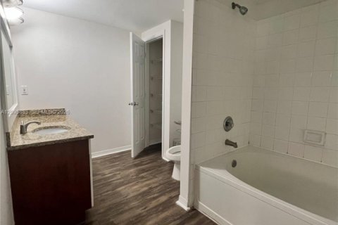 Copropriété à louer à Pembroke Pines, Floride: 3 chambres, 123.56 m2 № 2390005 - photo 14