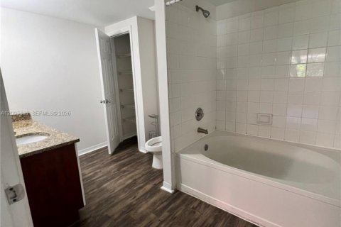 Copropriété à louer à Pembroke Pines, Floride: 3 chambres, 123.56 m2 № 2390005 - photo 4