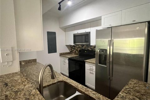 Copropriété à louer à Pembroke Pines, Floride: 3 chambres, 123.56 m2 № 2390005 - photo 21