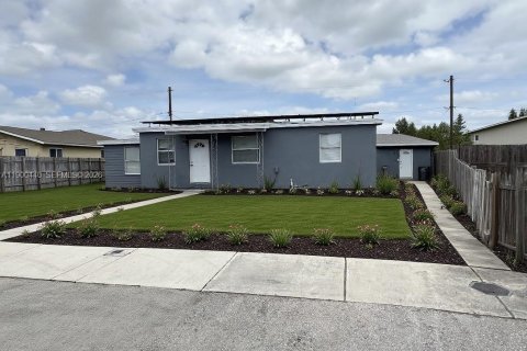 Casa en Pompano Beach, Florida 7 dormitorios, 155.61 m2 № 2081687