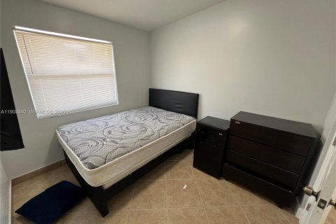 House in Pompano Beach, Florida 7 bedrooms, 155.61 sq.m. № 2081687 - photo 22