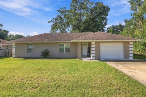 House in Summerfield, Florida 3 bedrooms, 140.75 sq.m. № 2381306