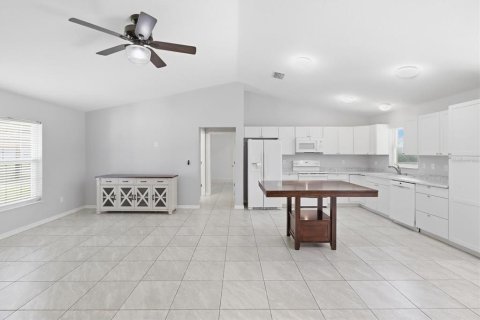House in Summerfield, Florida 3 bedrooms, 140.75 sq.m. № 2381306 - photo 3