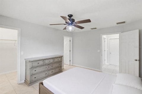 House in Summerfield, Florida 3 bedrooms, 140.75 sq.m. № 2381306 - photo 13