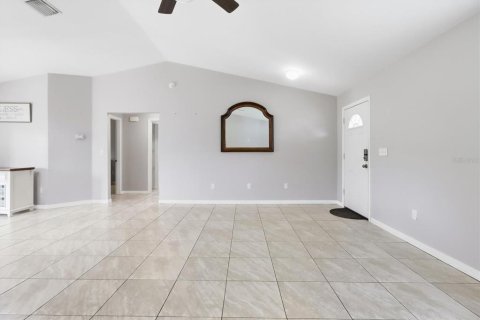 House in Summerfield, Florida 3 bedrooms, 140.75 sq.m. № 2381306 - photo 12