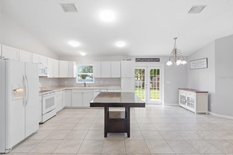 House in Summerfield, Florida 3 bedrooms, 140.75 sq.m. № 2381306 - photo 9