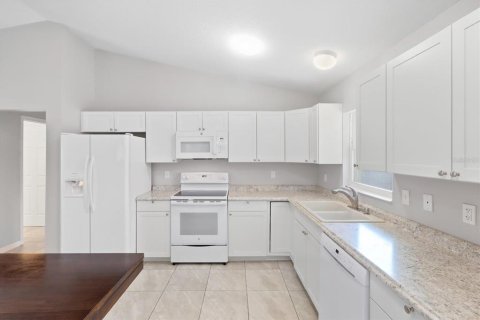 House in Summerfield, Florida 3 bedrooms, 140.75 sq.m. № 2381306 - photo 8