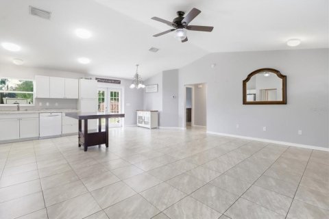 House in Summerfield, Florida 3 bedrooms, 140.75 sq.m. № 2381306 - photo 11