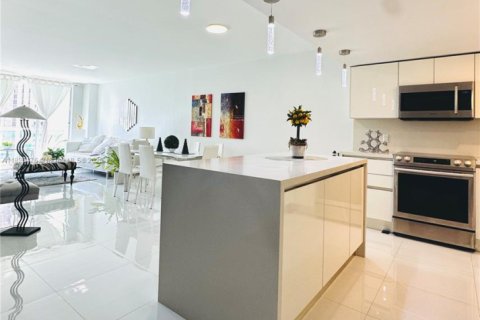 Copropriété à vendre à Sunny Isles Beach, Floride: 2 chambres, 92.9 m2 № 2276268 - photo 19