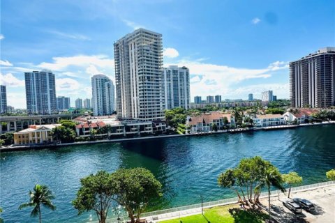 Copropriété à vendre à Sunny Isles Beach, Floride: 2 chambres, 92.9 m2 № 2276268 - photo 14
