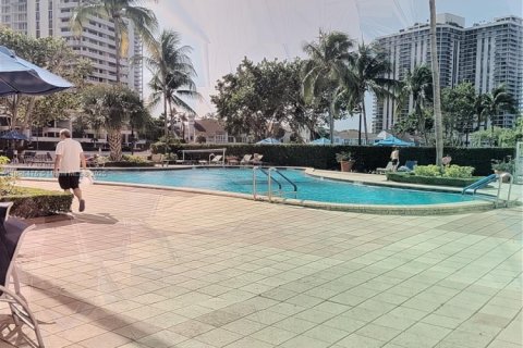 Copropriété à vendre à Sunny Isles Beach, Floride: 2 chambres, 92.9 m2 № 2276268 - photo 28