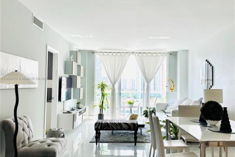 Copropriété à vendre à Sunny Isles Beach, Floride: 2 chambres, 92.9 m2 № 2276268 - photo 2