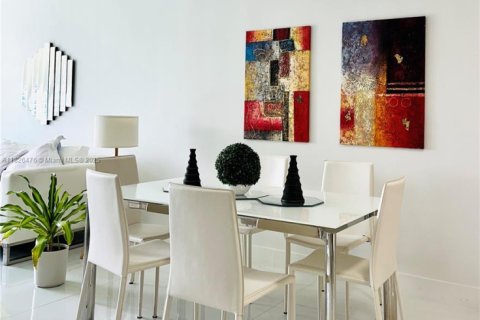 Copropriété à vendre à Sunny Isles Beach, Floride: 2 chambres, 92.9 m2 № 2276268 - photo 12