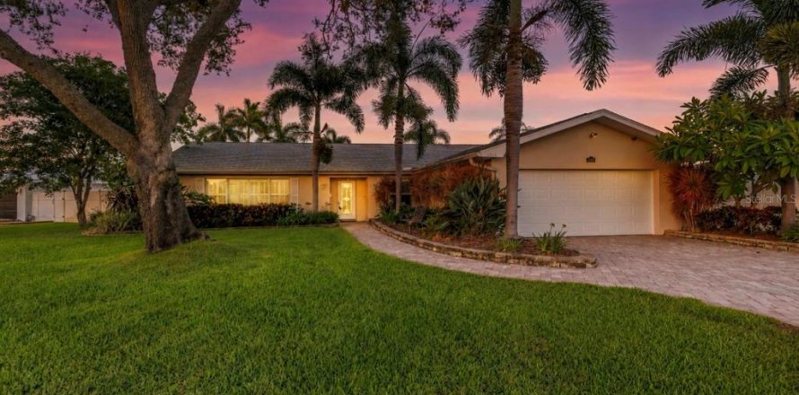 Villa ou maison à Saint Petersburg, Floride 4 chambres, 210.14 m2 № 2151950
