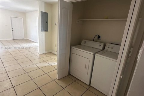 Снять в аренду виллу или дом в Майами, Флорида 3 спальни, 222.41м2, № 1996672 - фото 4