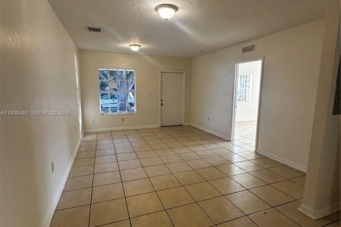 Снять в аренду виллу или дом в Майами, Флорида 3 спальни, 222.41м2, № 1996672 - фото 6