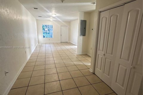 Снять в аренду виллу или дом в Майами, Флорида 3 спальни, 222.41м2, № 1996672 - фото 5