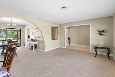 House in North Fort Myers, Florida 3 bedrooms, 180.97 sq.m. № 1821159 - photo 6