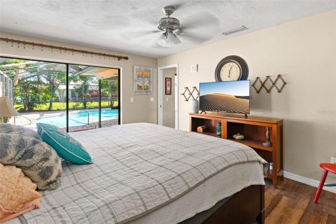House in North Fort Myers, Florida 3 bedrooms, 180.97 sq.m. № 1821159 - photo 29
