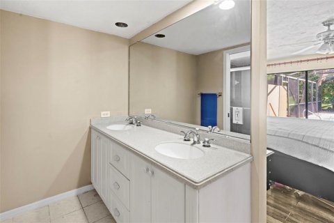 House in North Fort Myers, Florida 3 bedrooms, 180.97 sq.m. № 1821159 - photo 30