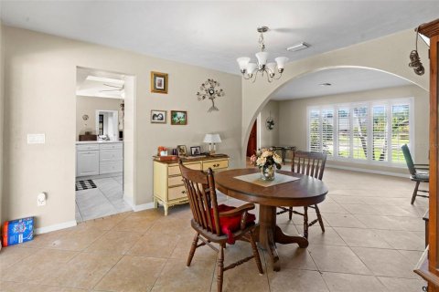 House in North Fort Myers, Florida 3 bedrooms, 180.97 sq.m. № 1821159 - photo 9