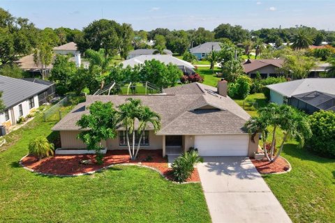 House in North Fort Myers, Florida 3 bedrooms, 180.97 sq.m. № 1821159 - photo 1