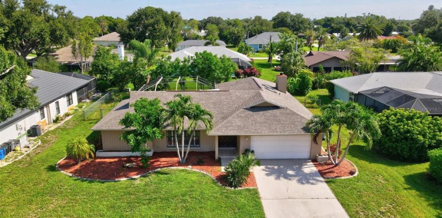 House in North Fort Myers, Florida 3 bedrooms, 180.97 sq.m. № 1821159