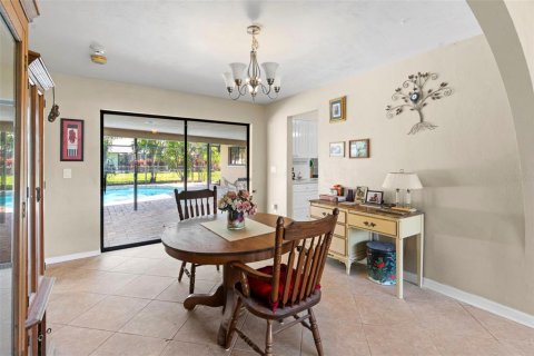 House in North Fort Myers, Florida 3 bedrooms, 180.97 sq.m. № 1821159 - photo 7