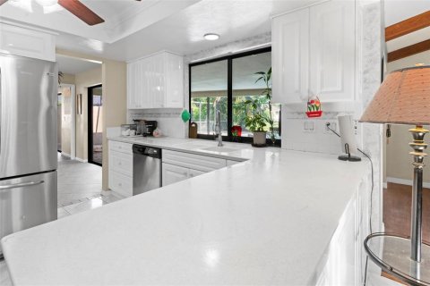 House in North Fort Myers, Florida 3 bedrooms, 180.97 sq.m. № 1821159 - photo 11