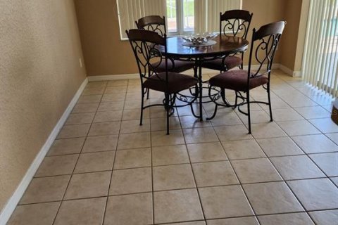 House in Davenport, Florida 4 bedrooms, 178.28 sq.m. № 1688117 - photo 17