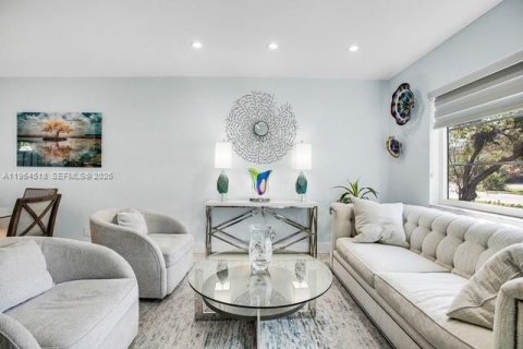 Condominio en venta en Wilton Manors, Florida, 2 dormitorios, 89.19 m2 № 2026025 - foto 2