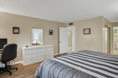 Condo in Lauderhill, Florida, 1 bedroom № 2245627 - photo 17