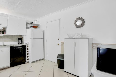 Condo in Lauderhill, Florida, 1 bedroom № 2245627 - photo 10