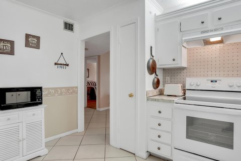 Condo in Lauderhill, Florida, 1 bedroom № 2245627 - photo 13