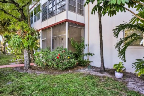 Condo in Lauderhill, Florida, 1 bedroom № 2245627 - photo 22