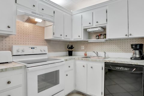 Condo in Lauderhill, Florida, 1 bedroom № 2245627 - photo 11