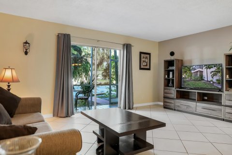 Condo in Lauderhill, Florida, 1 bedroom № 2245627 - photo 4