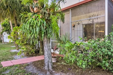 Condo in Lauderhill, Florida, 1 bedroom № 2245627 - photo 9