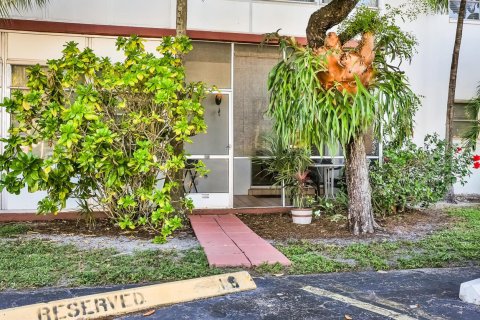 Condo in Lauderhill, Florida, 1 bedroom № 2245627 - photo 21