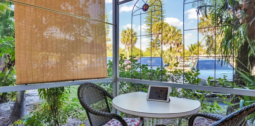 Condo in Lauderhill, Florida, 1 bedroom № 2245627